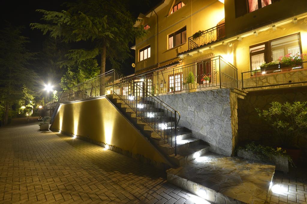 Hotel Pineta Ristorante Country House In Fabriano Campodonico (Ancona) Exterior foto