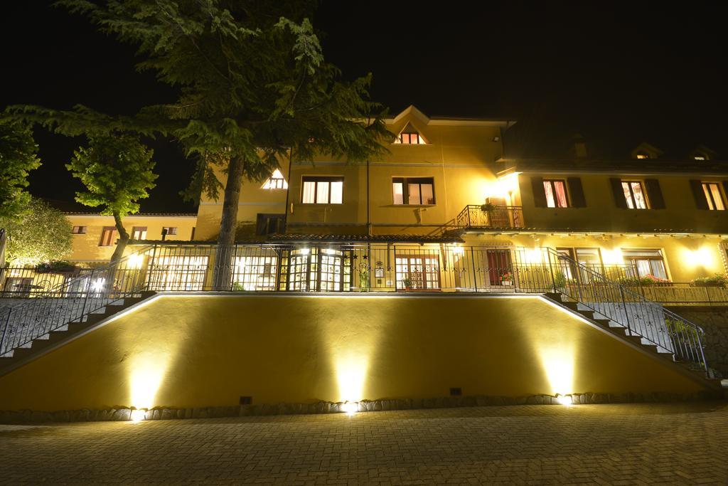 Hotel Pineta Ristorante Country House In Fabriano Campodonico (Ancona) Exterior foto
