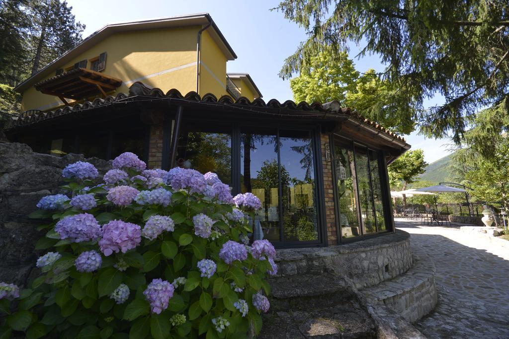 Hotel Pineta Ristorante Country House In Fabriano Campodonico (Ancona) Exterior foto