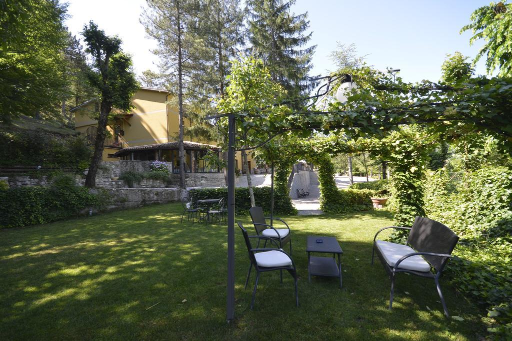 Hotel Pineta Ristorante Country House In Fabriano Campodonico (Ancona) Exterior foto